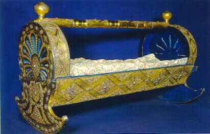 http://www.ee.bilkent.edu.tr/%7ehistory/Pictures2/goldencradle_16cc.jpg