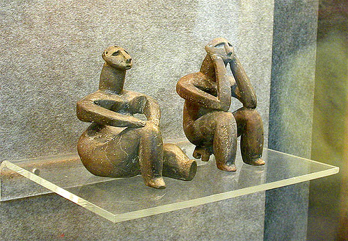Romania Neolithic Figurines (Hamangia): The "Thinker" & the "Seated Woman" - Masterpieces of Neolithic Art por londonconstant.