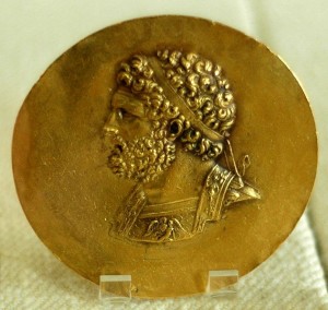 http://www.zzona.com/blogeva/wp-content/uploads/2009/03/philip_ii_of_macedon_cdm-300x284.jpg