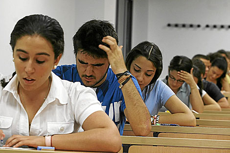 Estudiantes durante un examen de acceso a la Universidad, el pasado junio. | Conchitina Estudiantes durante un examen de acceso a la Universidad, el pasado junio. | Conchitina