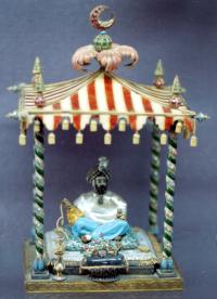http://www.bougerolle.net/travel/pearl_statuette_topkapi_istanbul.jpg