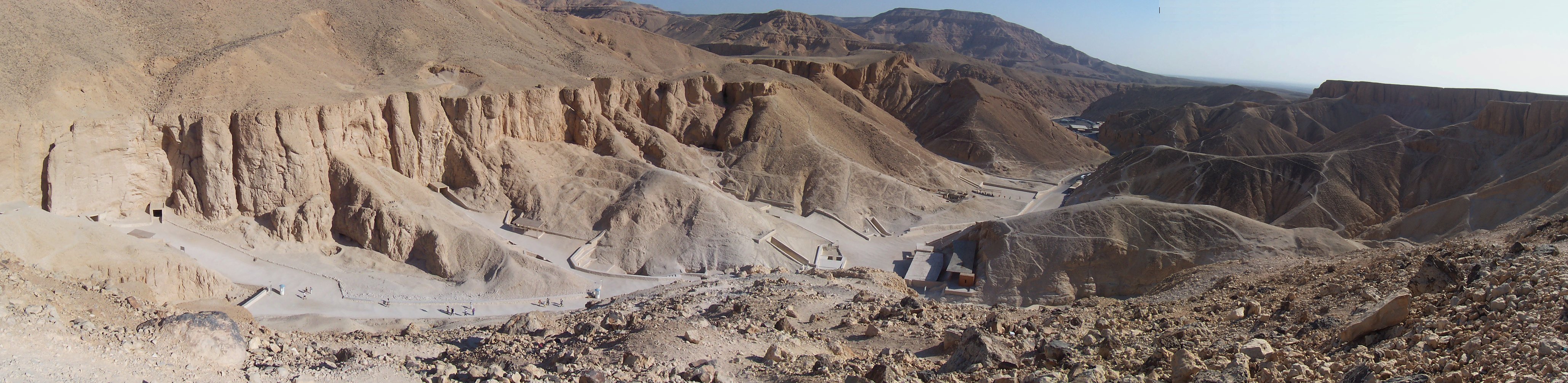 http://upload.wikimedia.org/wikipedia/commons/b/b8/Valley_of_the_Kings_panorama.jpg