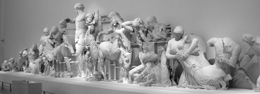 http://upload.wikimedia.org/wikipedia/commons/e/e0/Olympia.The_entire_frieze.jpg