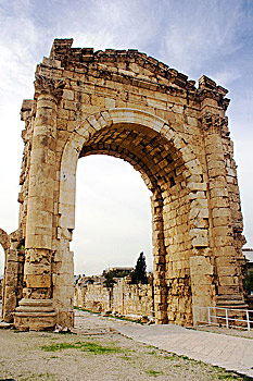 Arco triunfal romano en Tiro, Líbano. Crédito: Wikipedia. Arco triunfal romano en Tiro, Líbano. Crédito: Wikipedia.