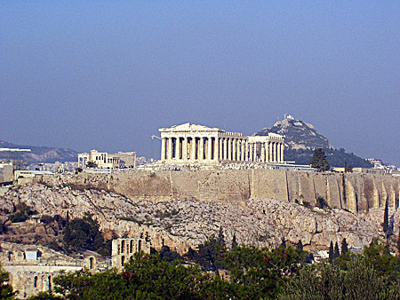 Vista de la Acrópolis, Atenas. Crédito: Wikipedia. Vista de la Acrópolis, Atenas. Crédito: Wikipedia.