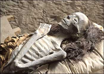 http://mathildasanthropologyblog.files.wordpress.com/2008/07/elderlady01tomb-kv35.jpg