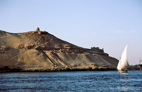 http://egyptsites.files.wordpress.com/2009/02/aswan9428.jpg