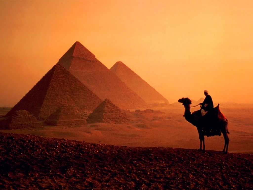 http://corriolst.files.wordpress.com/2009/03/las_piramides_de_egipto.jpg
