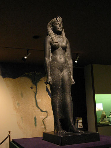 http://eloviparo.files.wordpress.com/2009/09/cleopatra.jpg