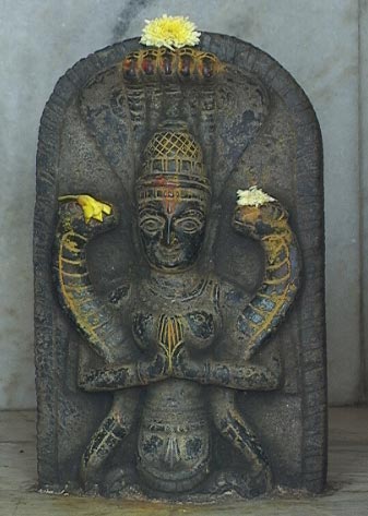 http://oldcivilizations.files.wordpress.com/2010/08/naga_idol.jpg