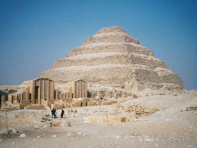 http://www.essential-architecture.com/ASIA-WEST/NA-EG/012-Egypt.Saqqara.DjosersPyramid.01.jpg