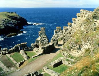 http://www.arthur-online.co.uk/Images/sw_tintagel_01.jpg