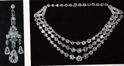 http://4.bp.blogspot.com/_anQnlU5D4sM/RkDY_zF6OWI/AAAAAAAAAoU/qmW2JsHaUI0/s400/greville+chandelier+earrings.bmp