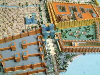 http://2.bp.blogspot.com/_pm8xBh3Vq48/RwivbCtDFtI/AAAAAAAAAUo/c9HzmyKlpDE/s320/Neobabilonico_Puerta_Ishtar_reconstruccion_jpg.jpg
