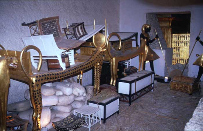 http://www.adimensional.info/archivos/fotos/tutankamon2.jpg