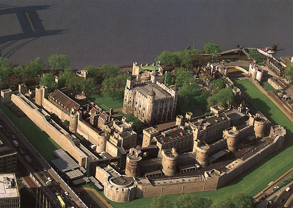 http://www.culturageneral.net/arquitectura/jpg/torre_de_londres.jpg