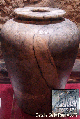 Vaso canopo de Apofis I, museo arqueológico, Cueva de los siete Palacios, Almuñécar. Costa Tropical, Andalucía.