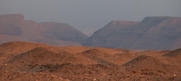 http://www.i-cias.com/egypt/photos/tell_el-amarna03.jpg