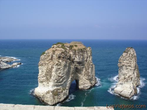 http://www.losviajeros.net/fotos/asia/libano/Beirut2roca1.jpg