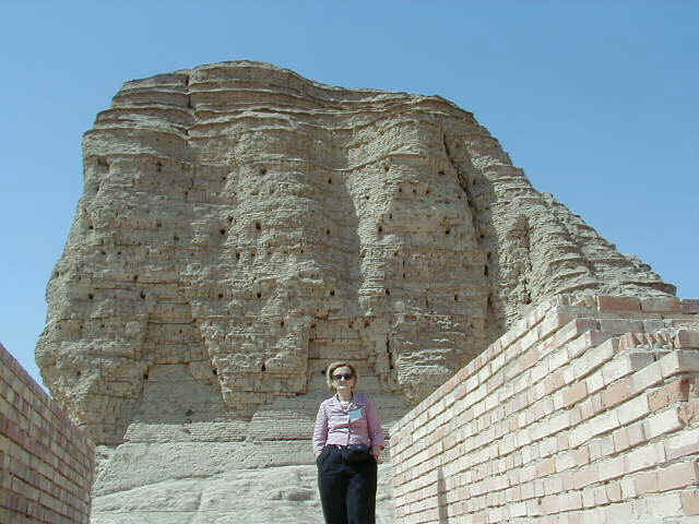 http://www.uned.es/geo-1-historia-antigua-universal/images2/Ana_Vazquez__Zigurat_Dur_Kurigalzu.jpg
