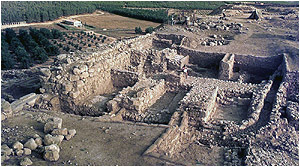 Fig. 15. The Judean city-gate: the excavation of the inner gate, from south