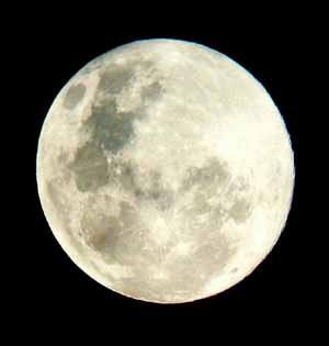 http://www.circuloastronomico.cl/imagenes/lunallenap.jpg