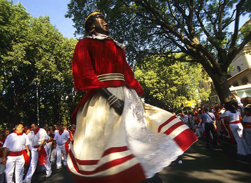 http://www.sanfermines.net/images/fotos/gigantes-03.jpg