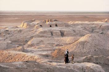 http://media.smithsonianmag.com/images/iraq_uruk.jpg