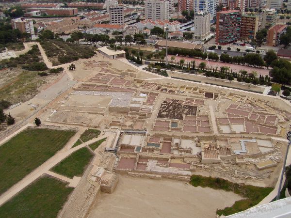 http://www.arqueotur.org/images/yacimientos/yacim_2814-Vista_Tossal.JPG