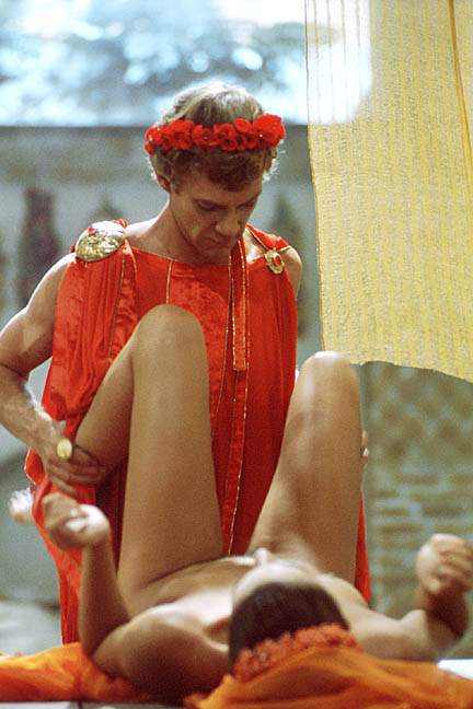 http://www.aktobekino.com/movie/c/caligula_one.jpg