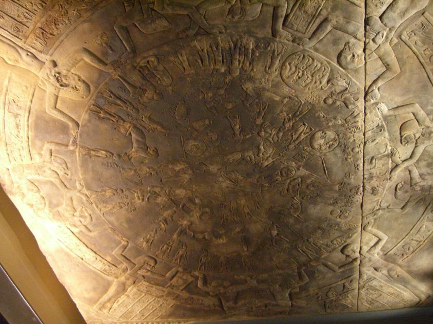 http://upload.wikimedia.org/wikipedia/commons/0/03/Louvre_122006_019.jpg