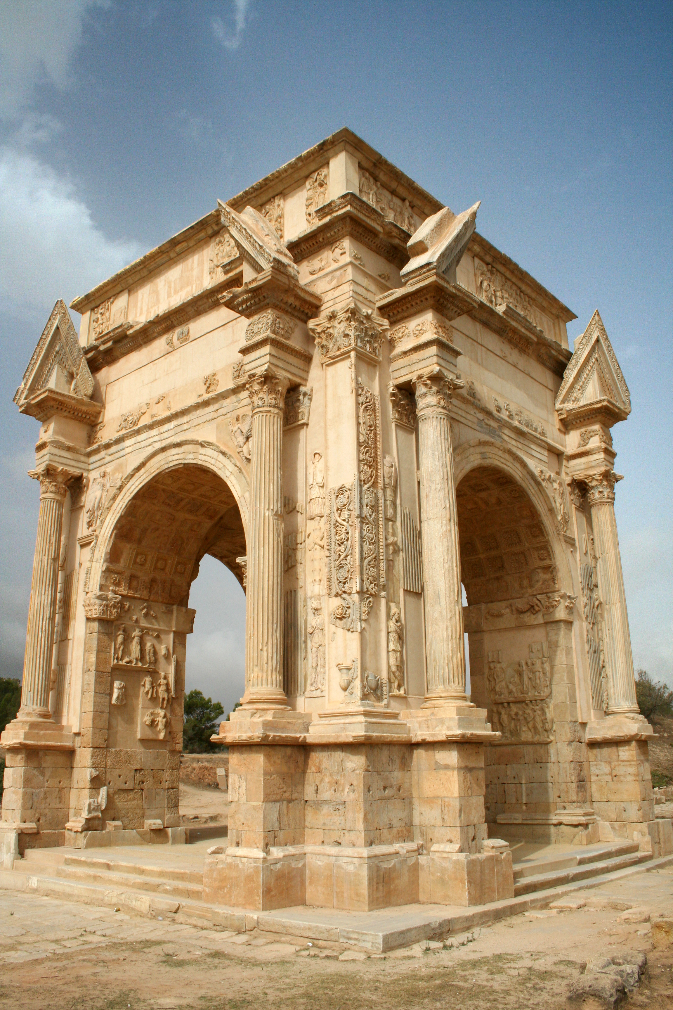 http://upload.wikimedia.org/wikipedia/commons/1/12/Leptis_Magna_Arch_of_Septimus_Severus.jpg