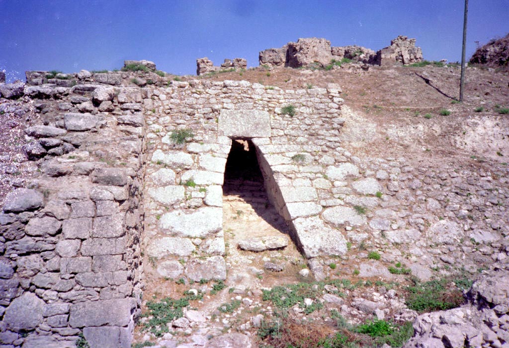 http://upload.wikimedia.org/wikipedia/commons/4/4e/Ugarit_ras_shamra.jpg