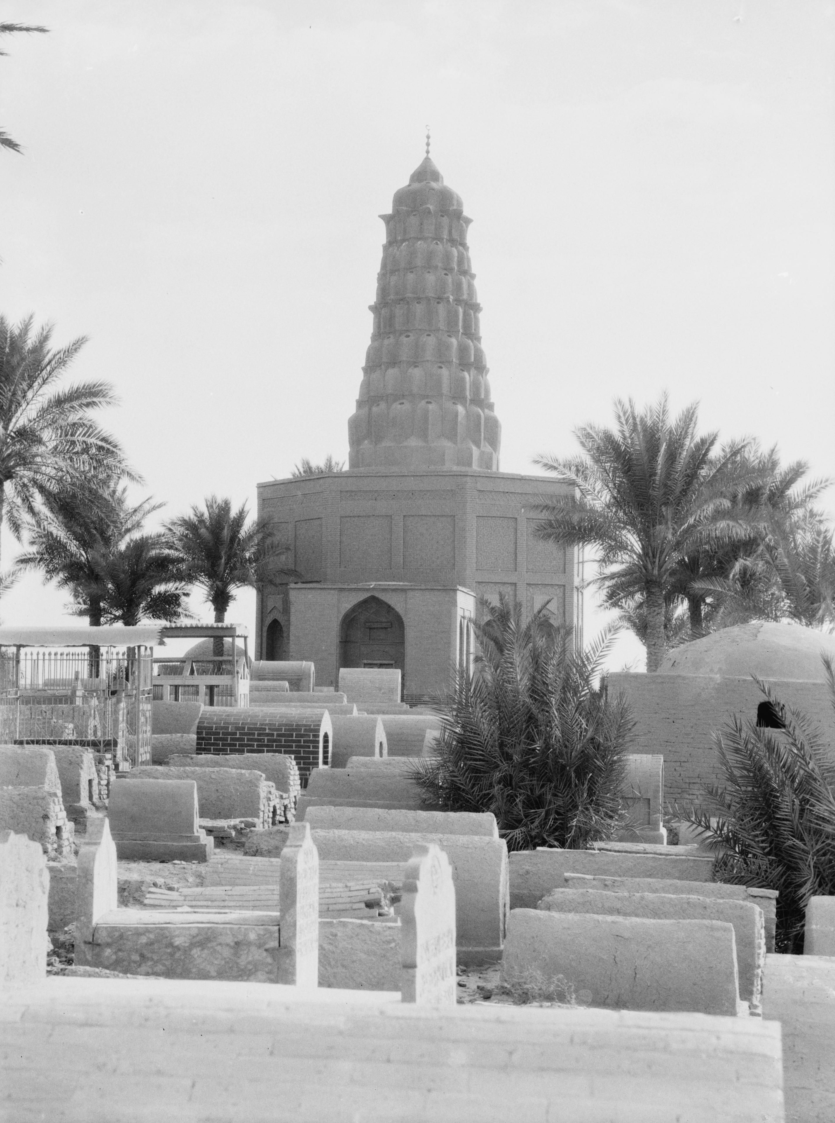 http://upload.wikimedia.org/wikipedia/commons/5/51/Baghdad-Zumurrud-Khaton.jpg