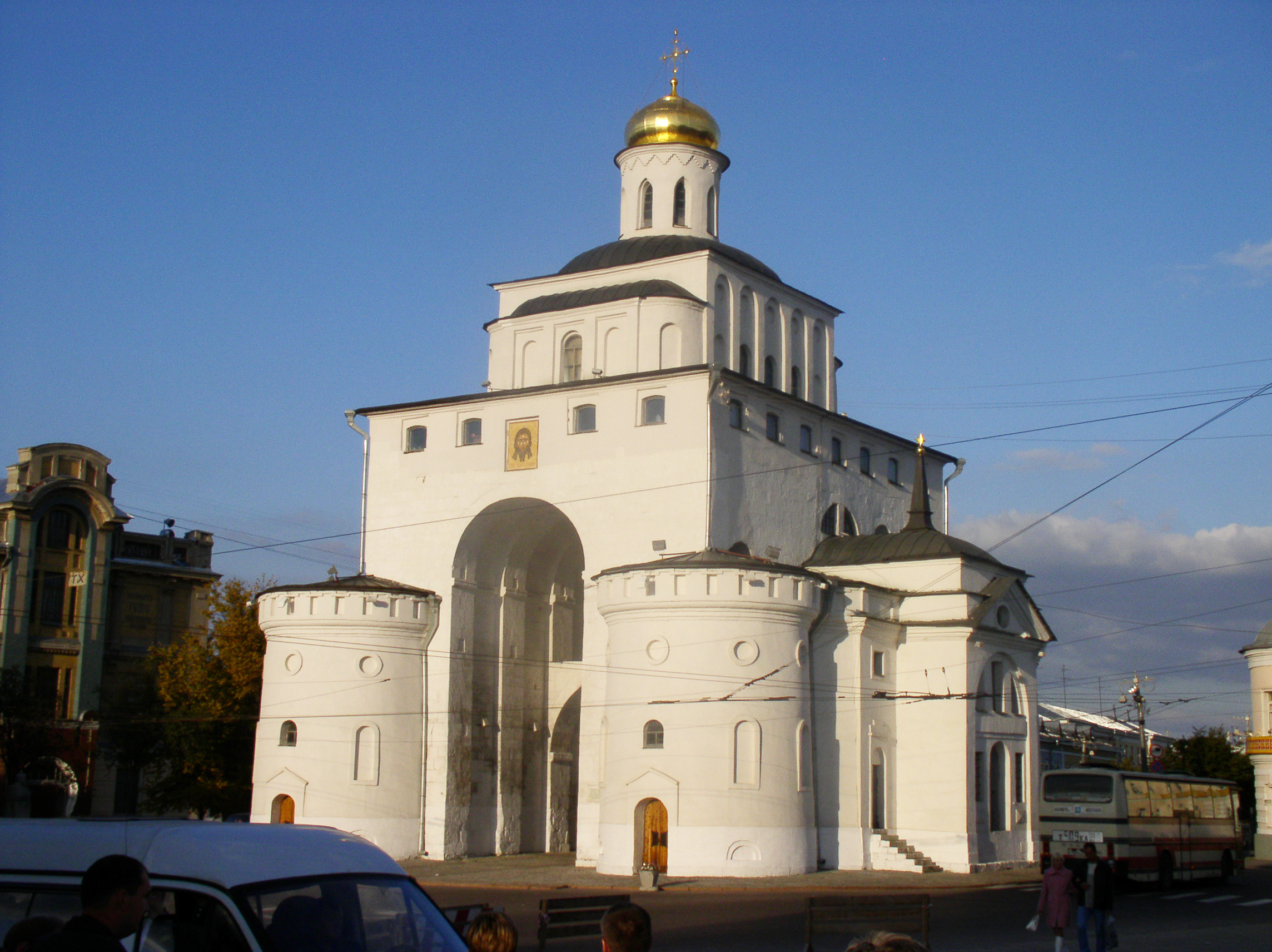 http://upload.wikimedia.org/wikipedia/commons/8/8b/Russia-Vladimir-Golden_Gate-1.jpg