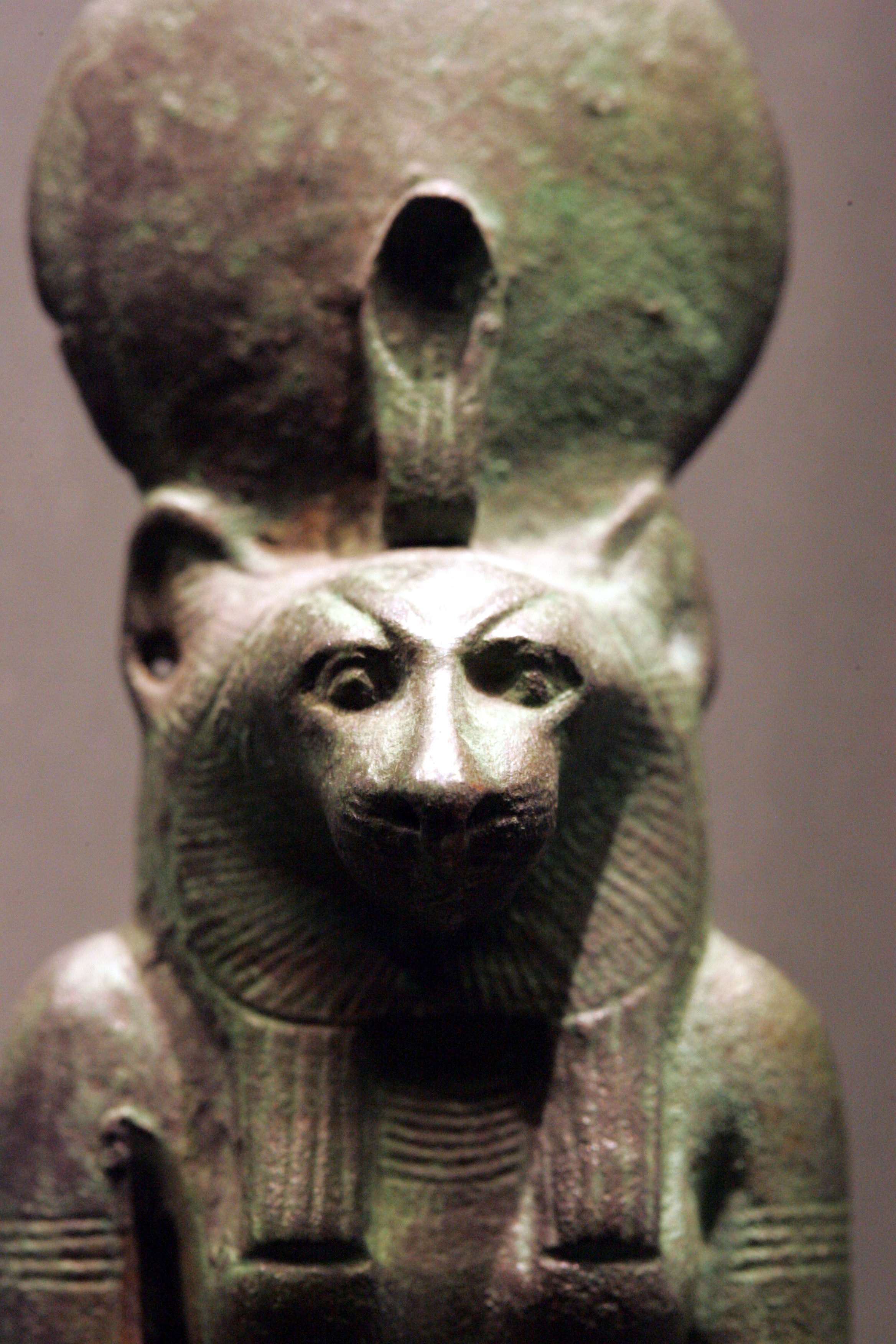 http://upload.wikimedia.org/wikipedia/commons/9/9a/Wadjet_N5139_mp3h8831.jpg