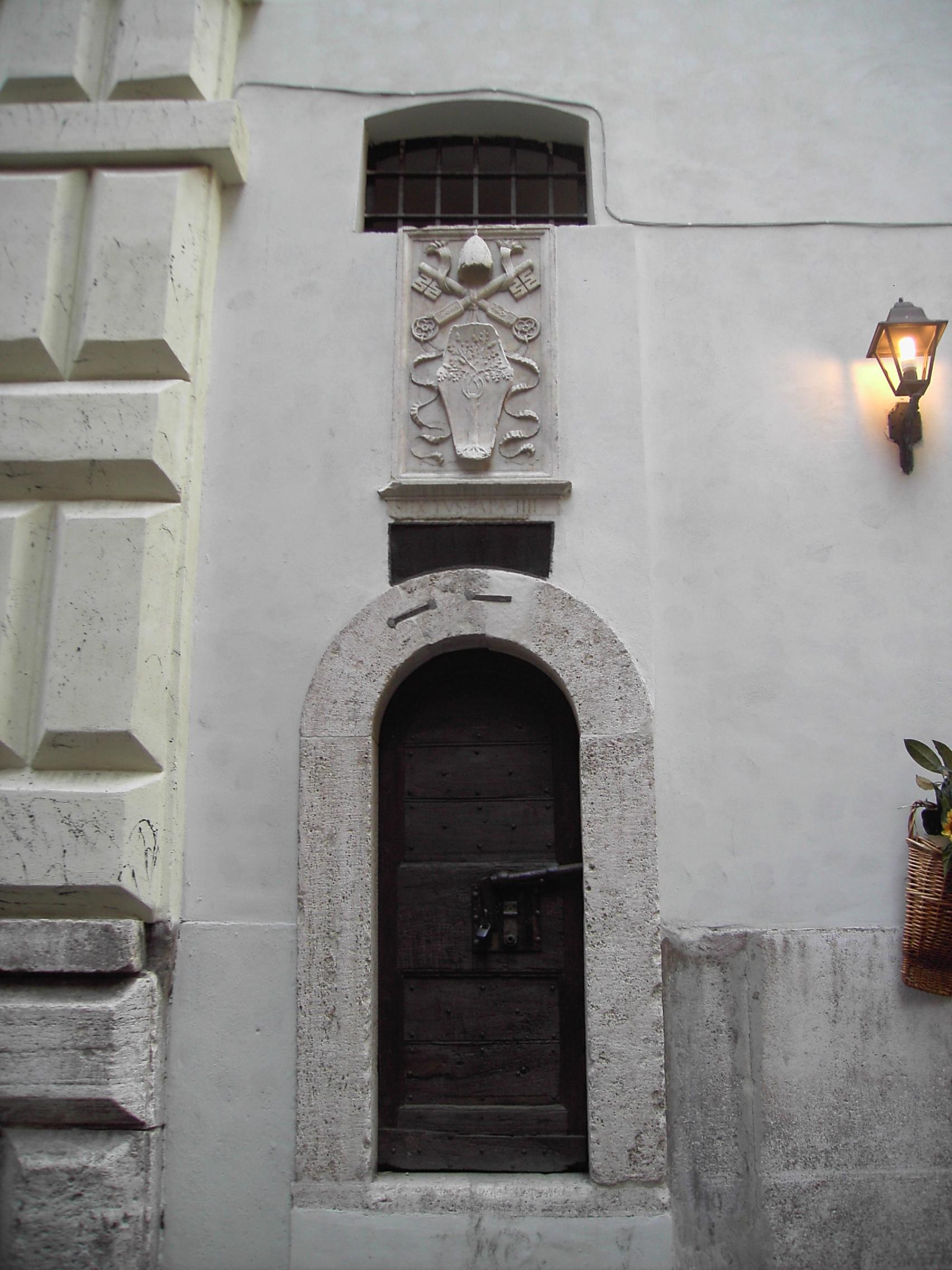 http://upload.wikimedia.org/wikipedia/commons/d/dd/Colonna_-_ingresso_acquedotto_Acqua_Vergine_a_via_del_Nazzareno_1611.JPG