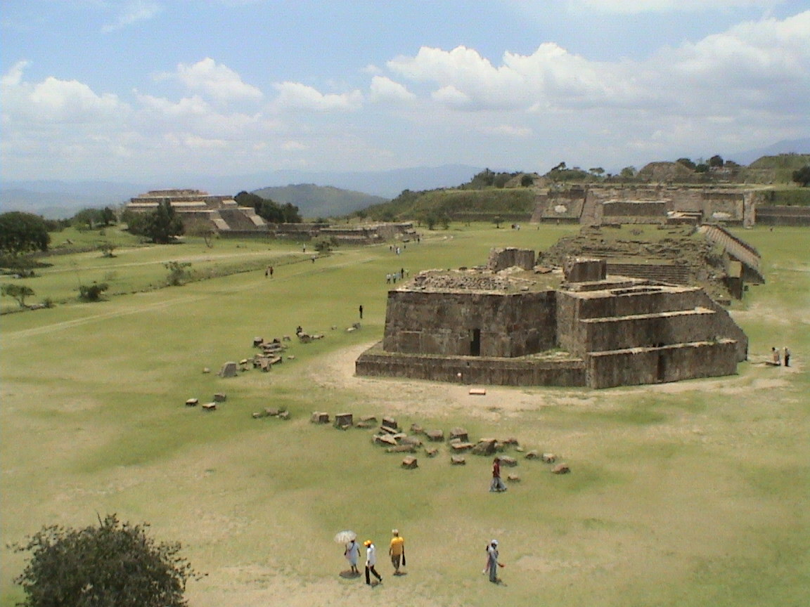 http://upload.wikimedia.org/wikipedia/commons/e/e4/Monte_Alban.jpg
