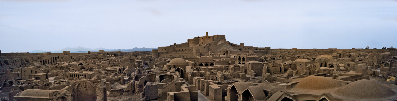 http://upload.wikimedia.org/wikipedia/commons/e/ed/Ancient_Bam%2C_2002.png