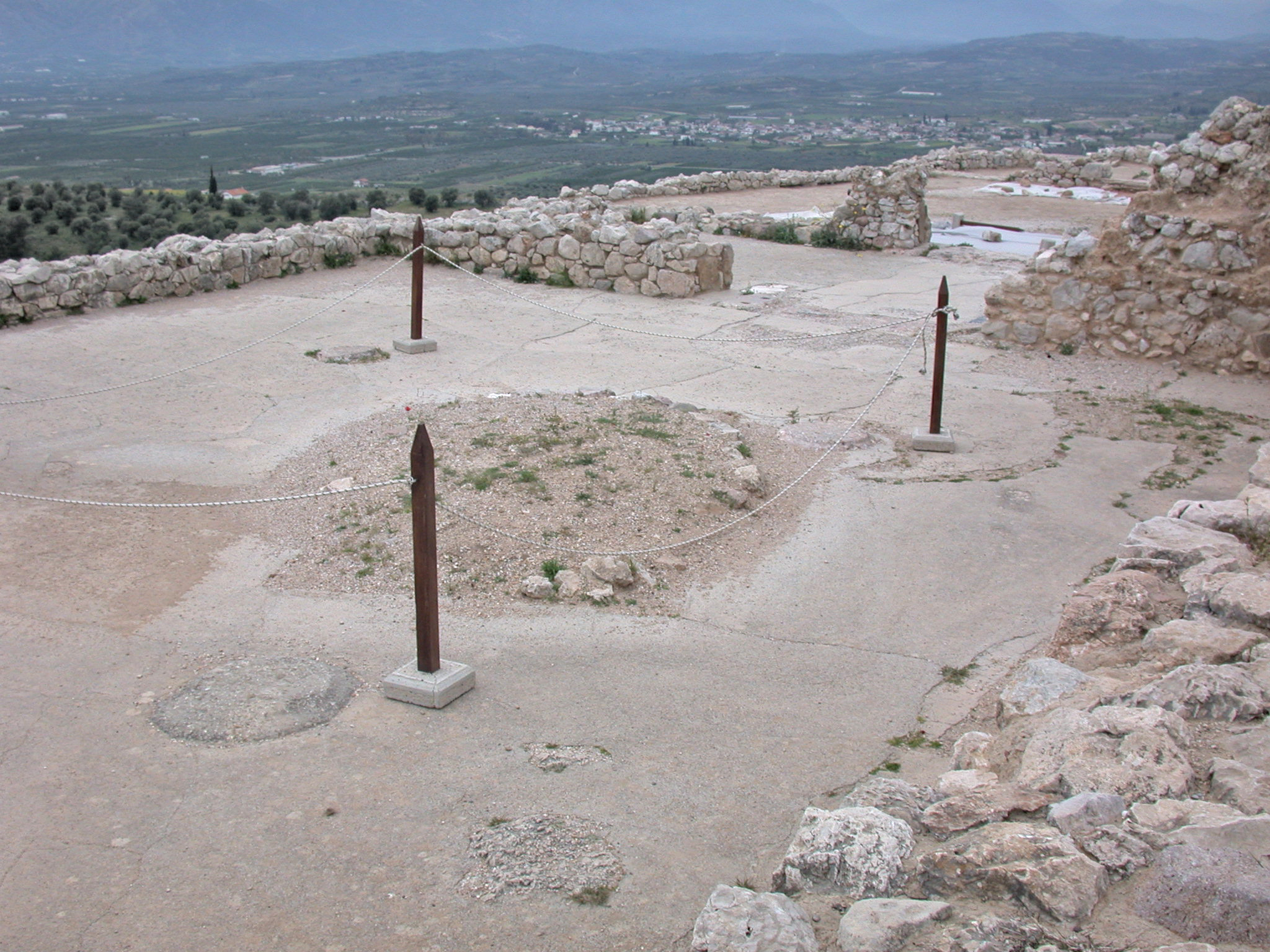http://upload.wikimedia.org/wikipedia/commons/f/f7/MiceneMegaron.jpg
