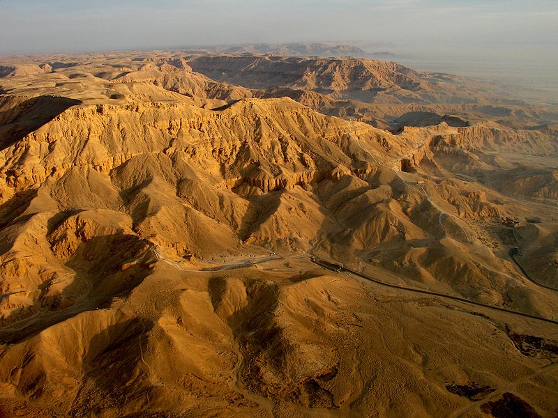 Archivo:Valley of the Queens by Zureks.jpg