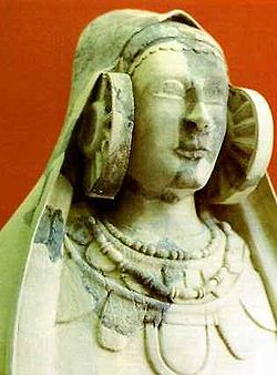 http://upload.wikimedia.org/wikipedia/commons/thumb/1/17/Cabezolucerodama.jpg/250px-Cabezolucerodama.jpg