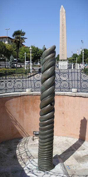 Archivo:Snake column Hippodrome Constantinople 2007.jpg