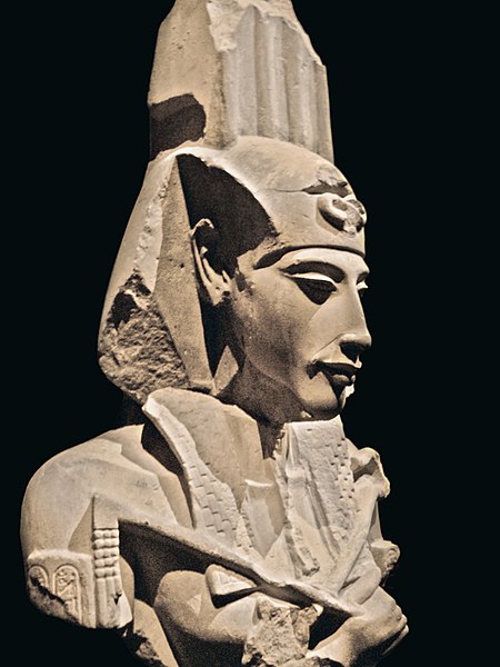 Archivo:Akhenaten - Ajenatón.jpg