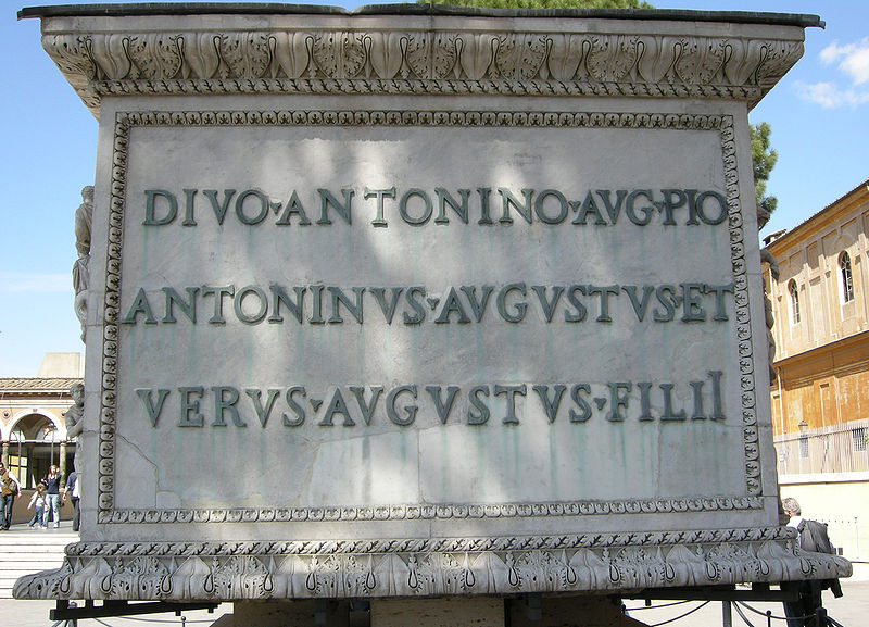 Archivo: Base della Colonna Antonina, iscrizione.JPG