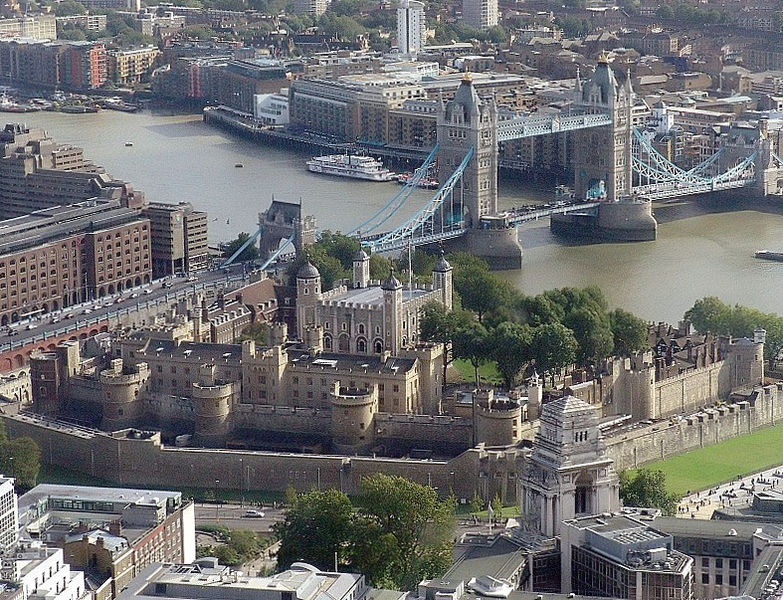 Archivo:Tower of london from swissre.jpg