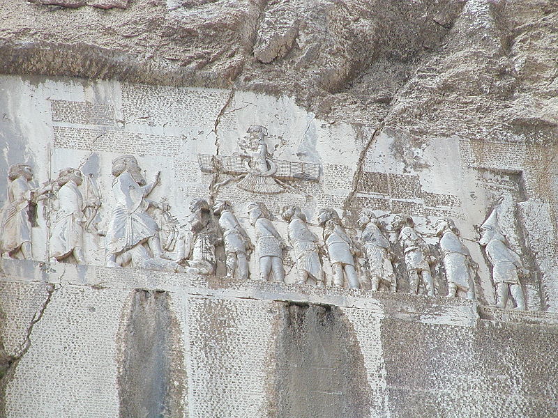 Archivo:Bisotun Iran Relief Achamenid Period.JPG