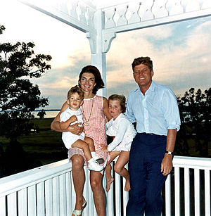 http://upload.wikimedia.org/wikipedia/commons/thumb/f/f8/JFK_and_family_in_Hyannis_Port,_04_August_1962.jpg/300px-JFK_and_family_in_Hyannis_Port,_04_August_1962.jpg