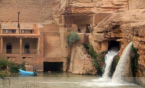 http://www.vuelaviajes.com/wp-content/2009/07/shushtar_iran.jpg