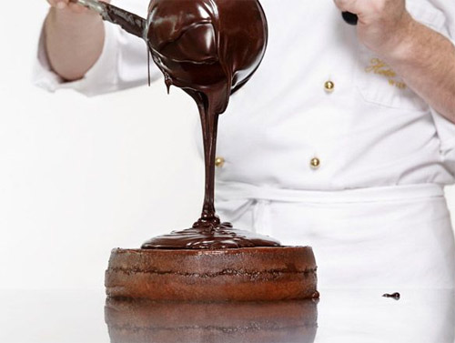 http://www.gastronomiaycia.com/wp-content/uploads/2009/03/tarta_sacher_secreto.jpg